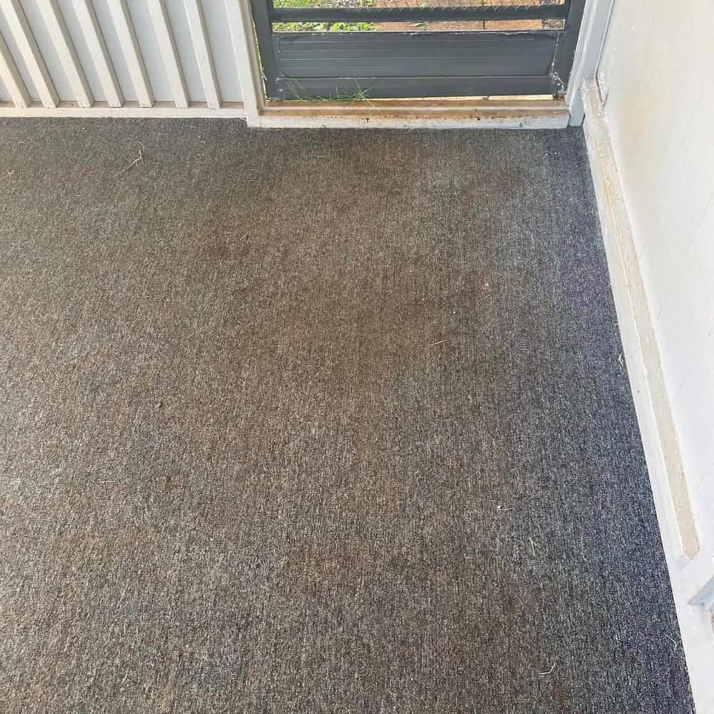picture of a dirty office carpet before commercial carpet cleaning service kaneohe hi